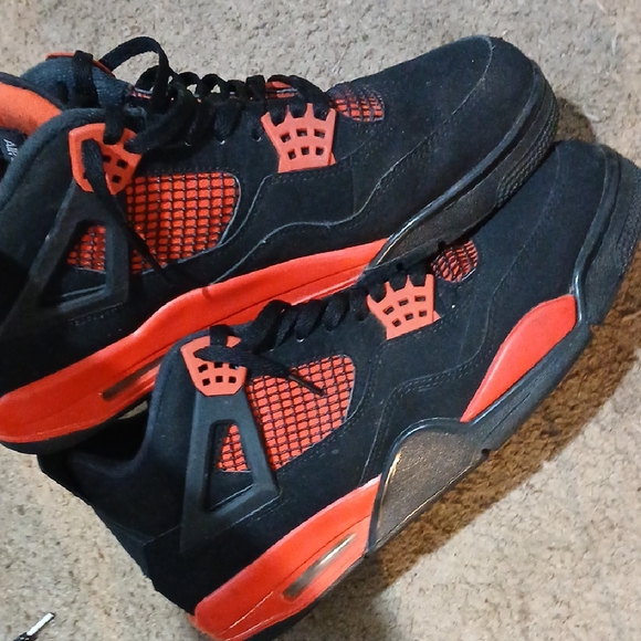 Jordan Athletic Shoes Black and Red - Picture 1 of 5